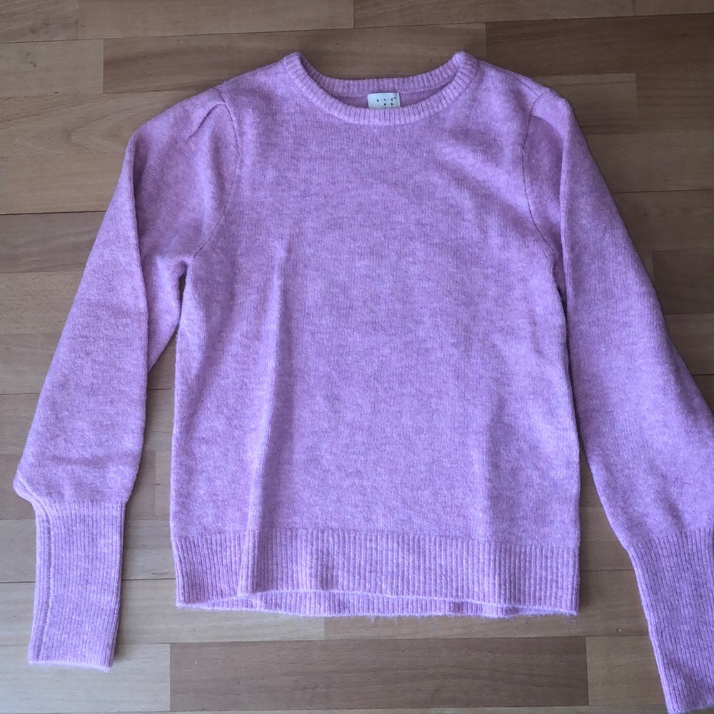Pink sweater with bubble sleeves